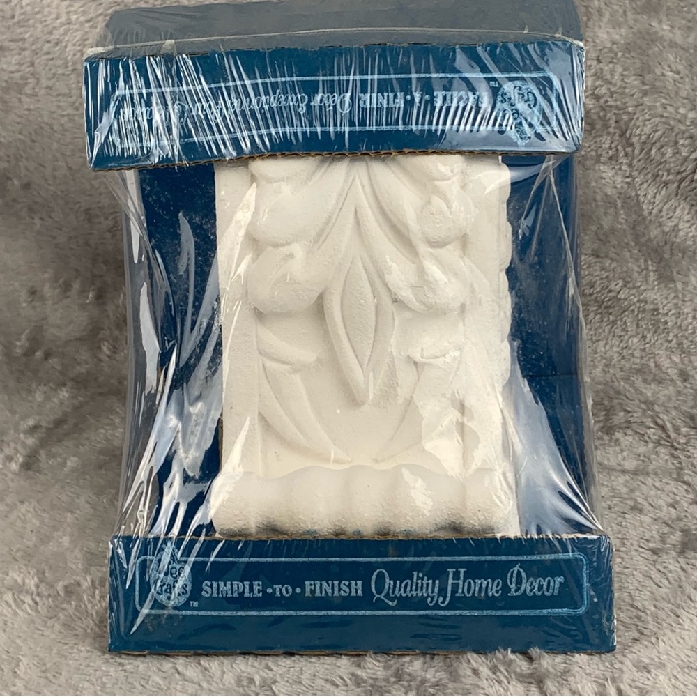 Wee Craft Corbel Shelf Bracket Unfinished New White Plaster Acanthus Leaf Design